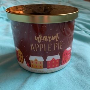 New Warm Apple Pie scented candle
